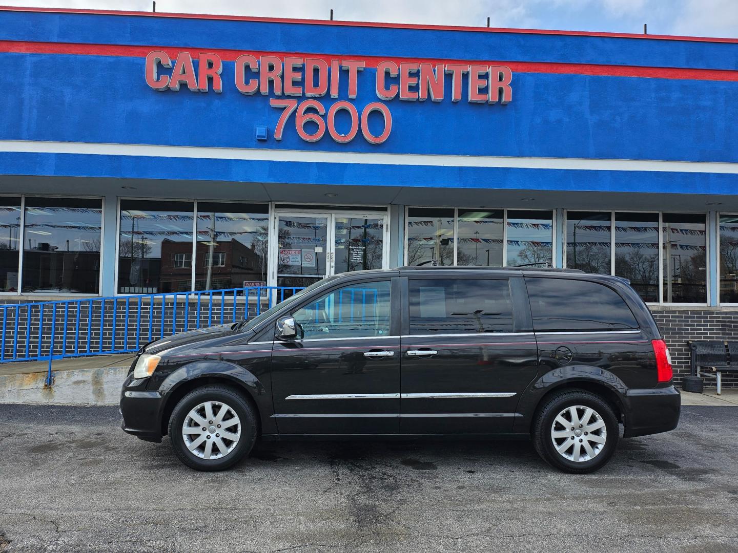 2014 BLACK Chrysler Town and Country Touring (2C4RC1BG1ER) with an 3.6L V6 DOHC 24V engine, 6-Speed Automatic transmission, located at 7600 S Western Ave., Chicago, IL, 60620, (773) 918-3980, 0.000000, 0.000000 - Photo#0